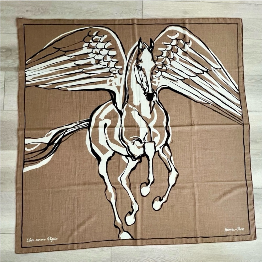 Brand new LIBRE COMME PEGASE SHAWL 140